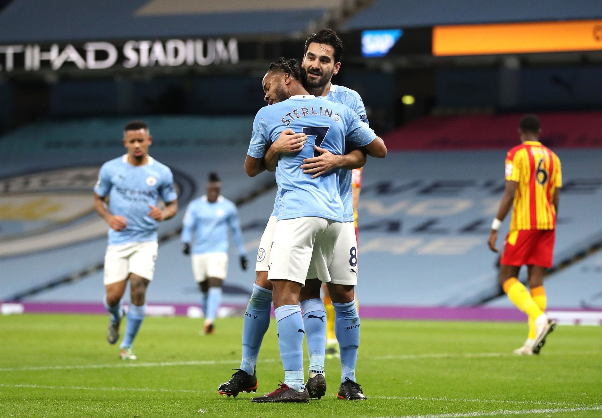 一位年轻球 一位年轻球